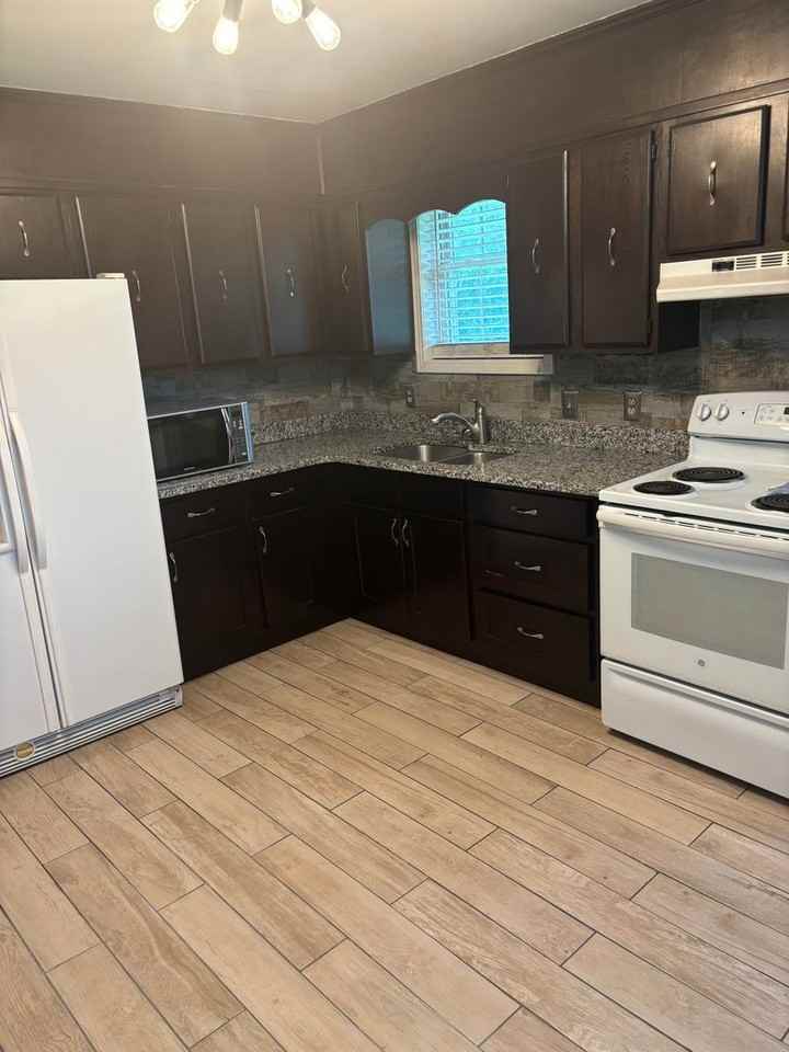 1276-1278 Woodvale Dr. - Photo 3 of 6