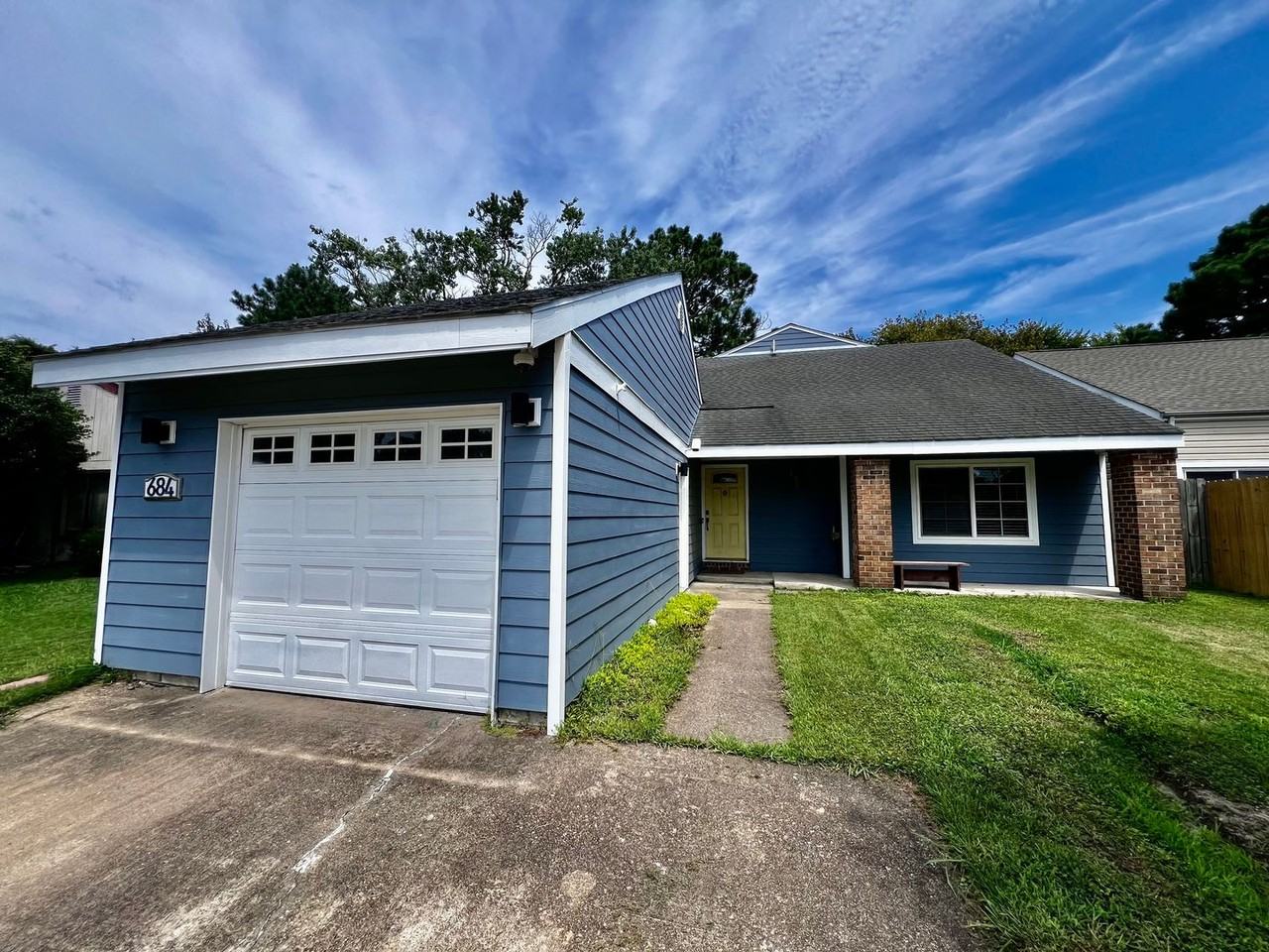 684 Orangewood Dr - Photo 2 of 29