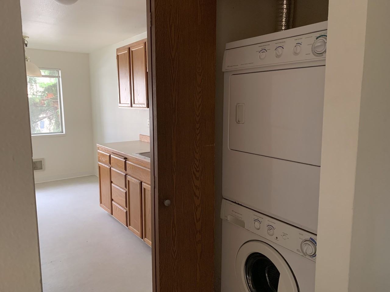 12334 33rd Ave Ne - Photo 5 of 28