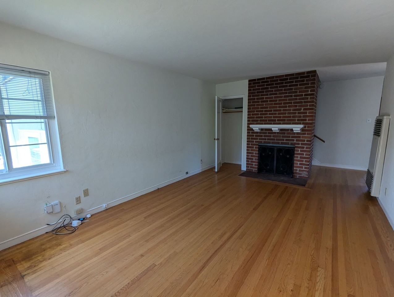 324 Coronado St - Photo 2 of 13