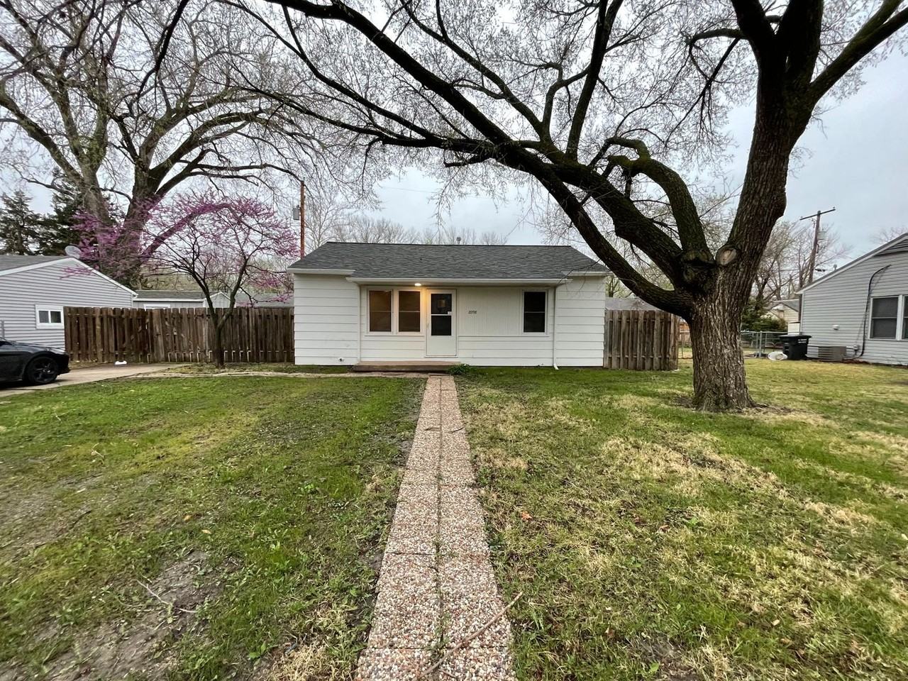 2208 Sloan St - Photo 2 of 19