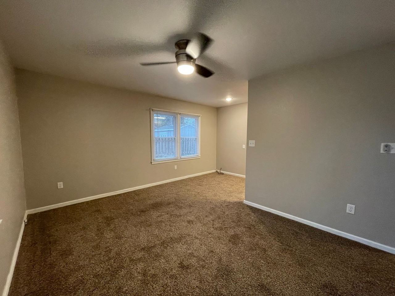 2208 Sloan St - Photo 3 of 19