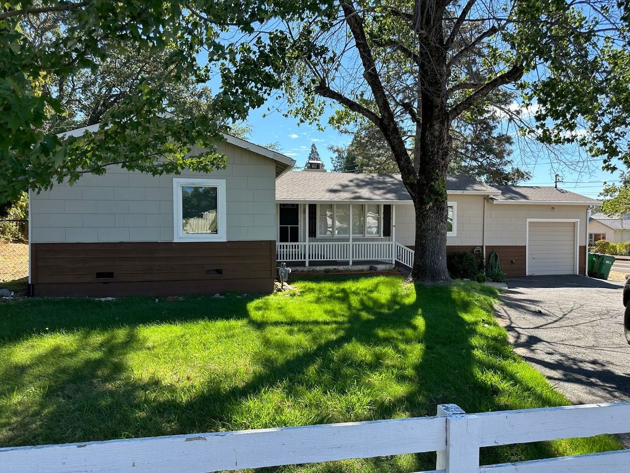 10057 West Dr - Photo 2 of 25