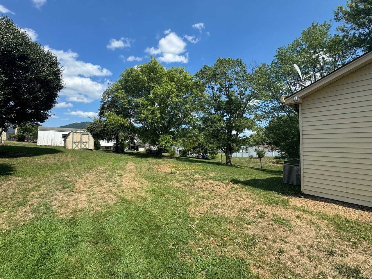 6322 W Donnagail Dr - Photo 2 of 14