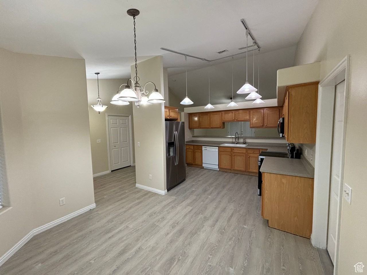 2357 W 1620 North Cir - Photo 2 of 24