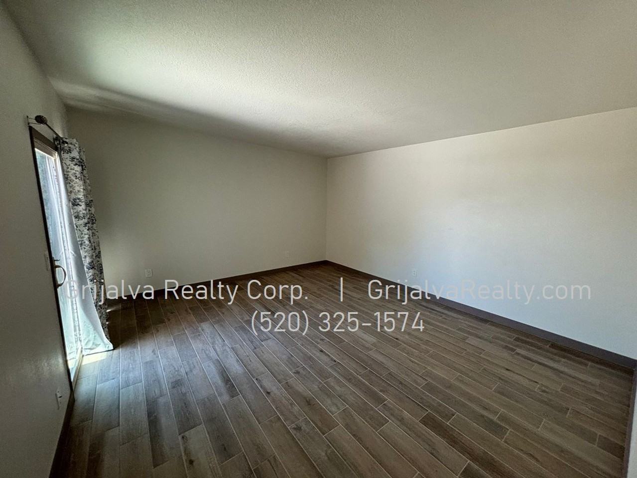 2951 W Greenridge Pl - Photo 2 of 15
