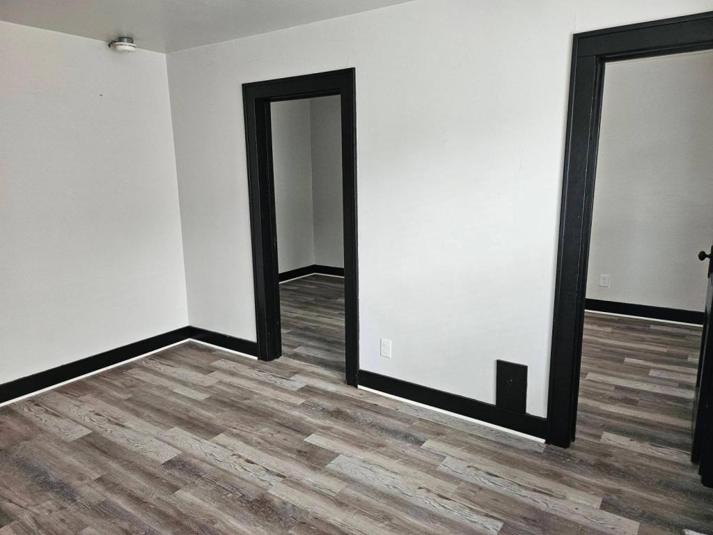 947 Maple Ave - Photo 2 of 10