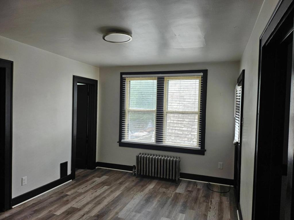 947 Maple Ave - Photo 3 of 10