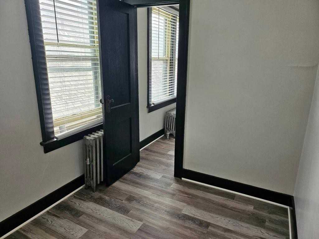 947 Maple Ave - Photo 4 of 10