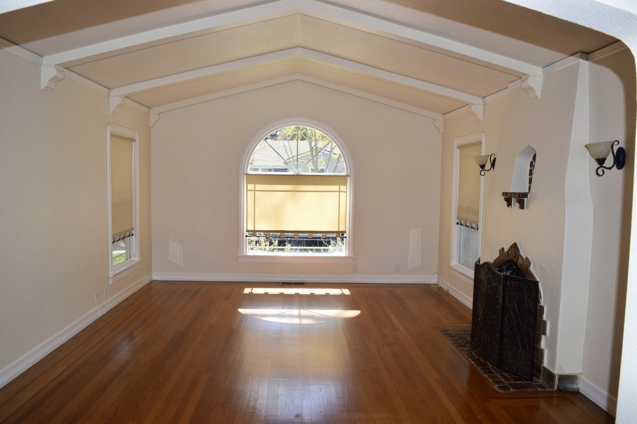 1524 Iris Ct - Photo 2 of 8