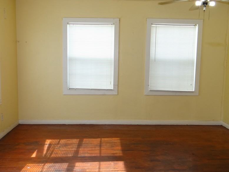 2420 Primrose St - Photo 2 of 5