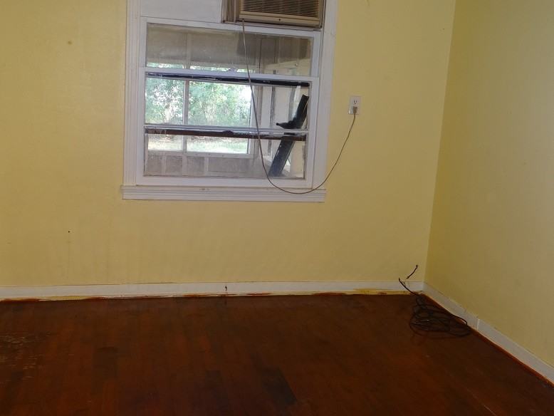 2420 Primrose St - Photo 3 of 5