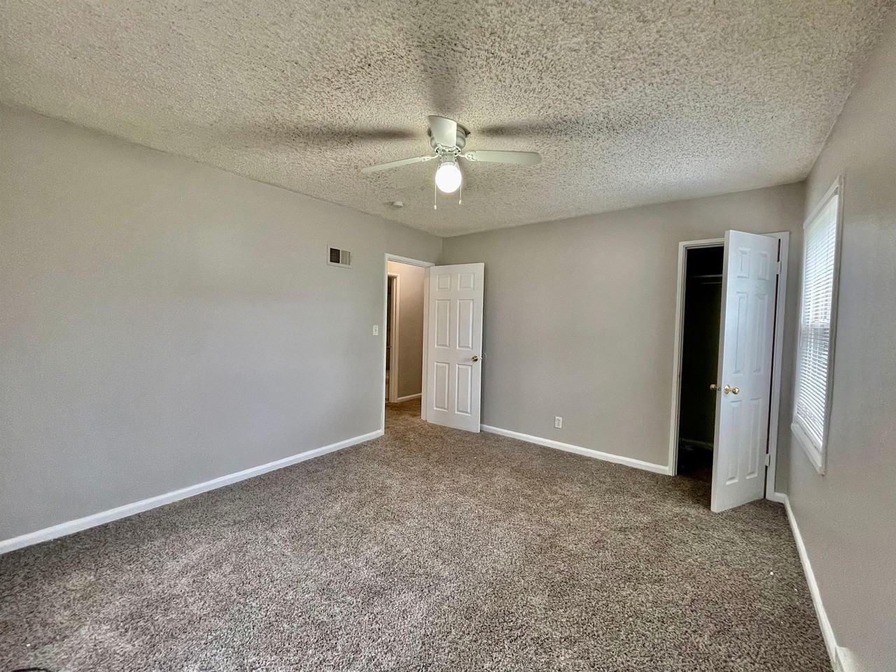 9534 Charlotte St #1 - Photo 3 of 10