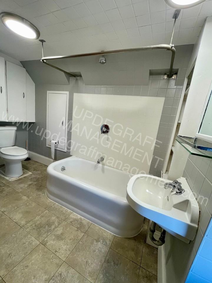 300 Benton St - Photo 3 of 16