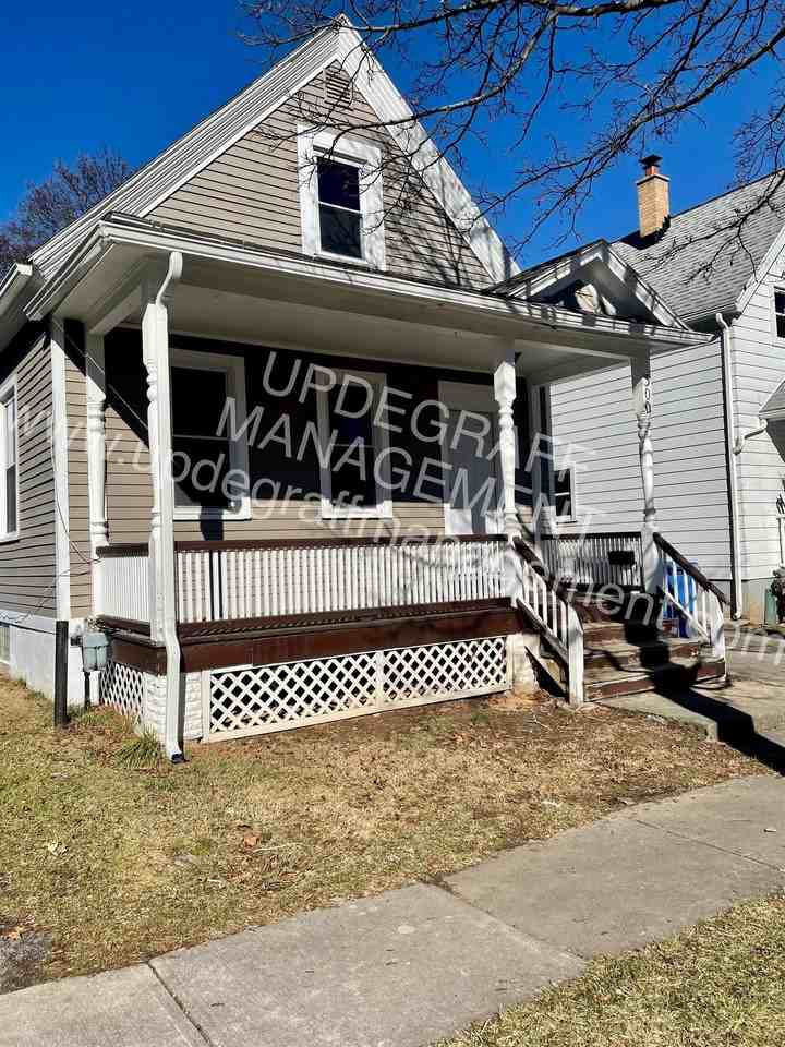300 Benton St - Photo 2 of 16