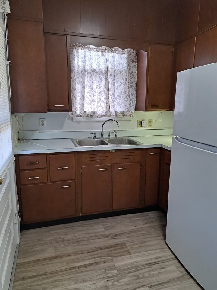 439 Walnut St - Photo 2 of 15