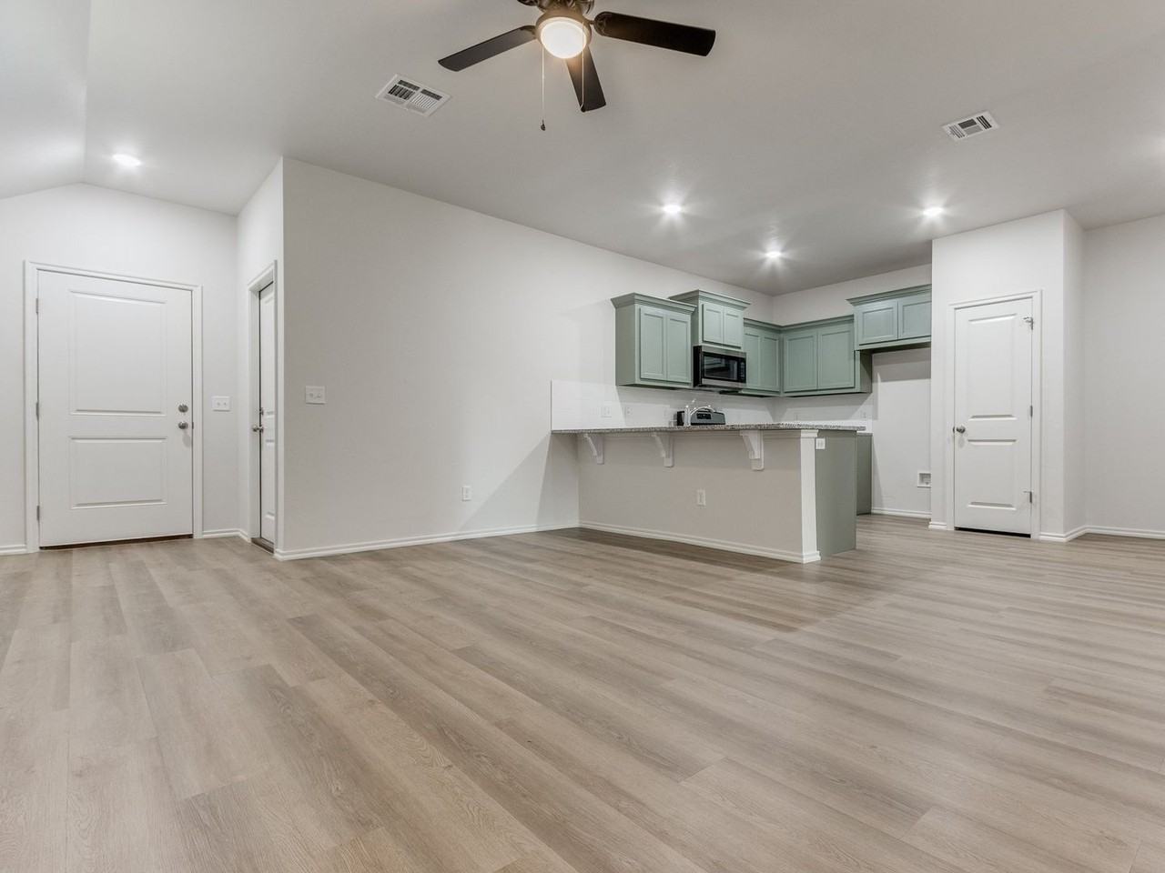 1515 Pavy Pkwy - Photo 4 of 44