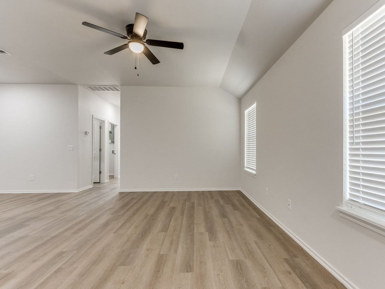 1515 Pavy Pkwy - Photo 5 of 44