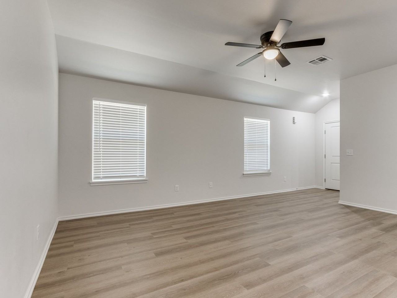1515 Pavy Pkwy - Photo 6 of 44