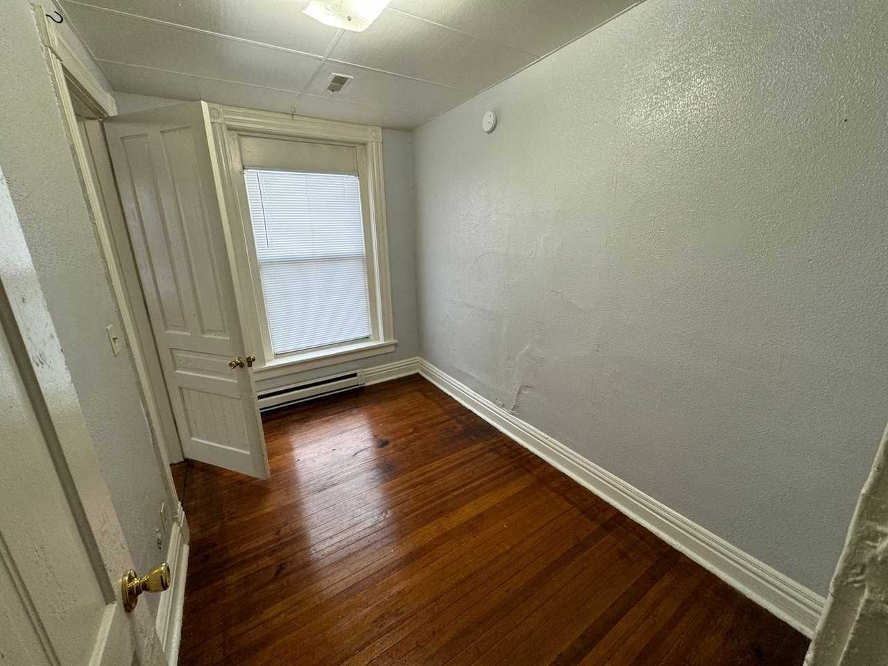 432 W 3rd St #6 - Photo 7 of 22