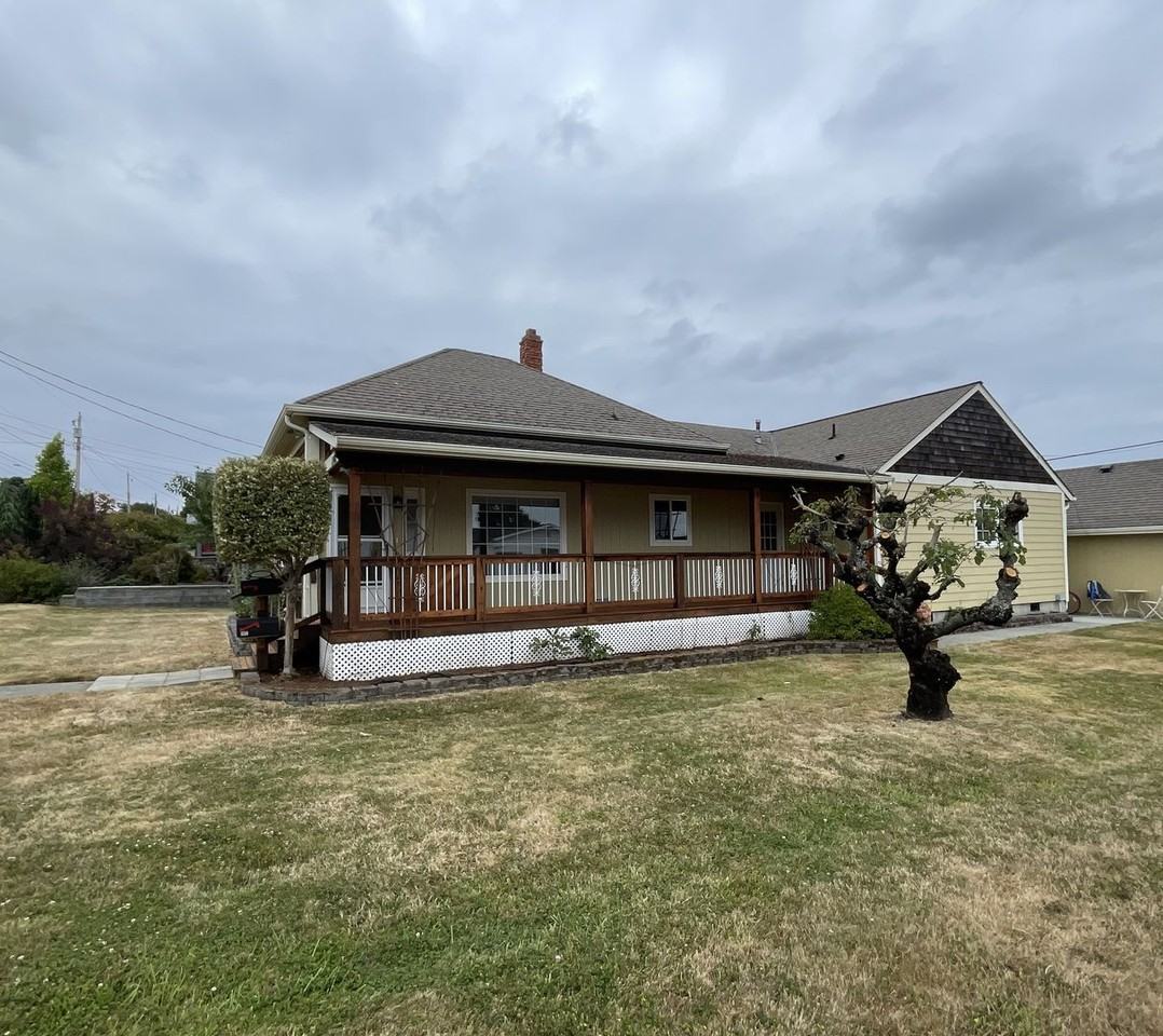 1102 20th St - Photo 2 of 18