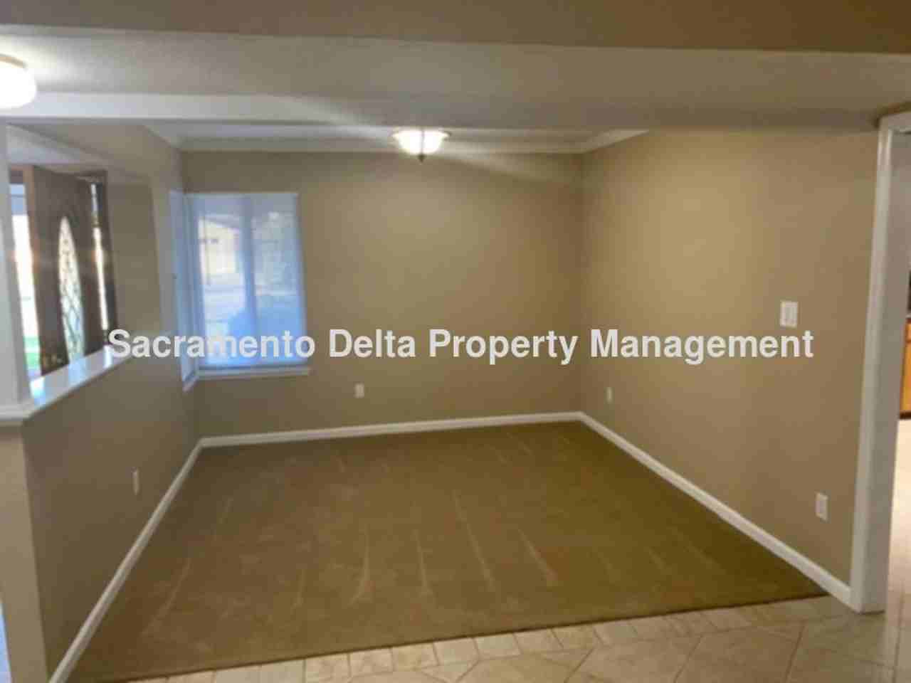 6400 Creekcrest Cir - Photo 3 of 21