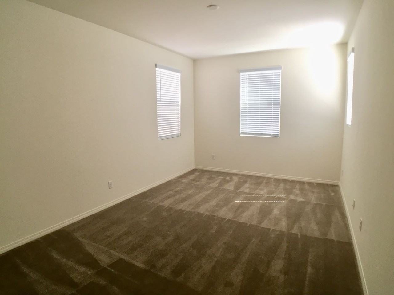 16061 Huckleberry Ave - Photo 5 of 13