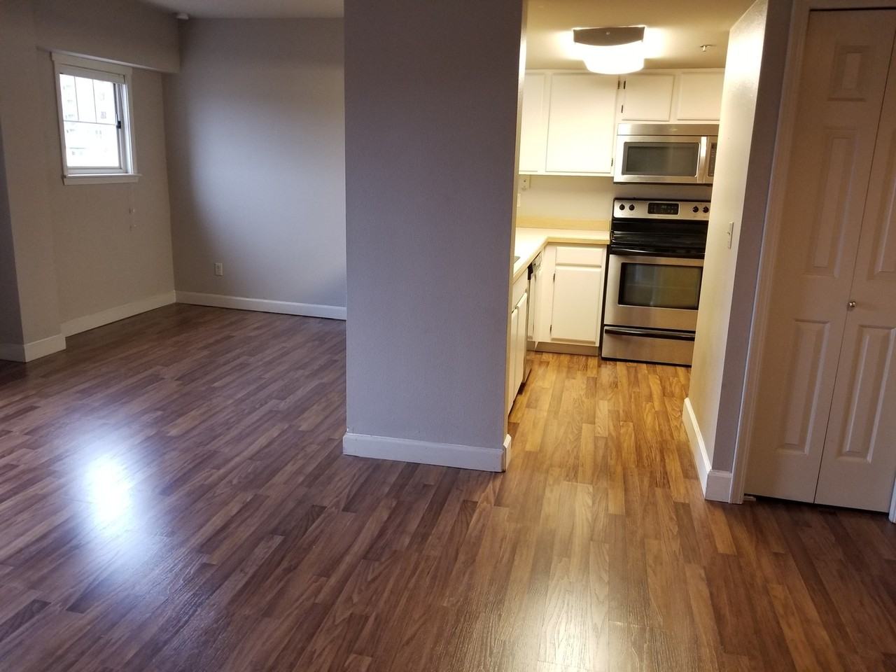 505 E Denny Way - Photo 4 of 32