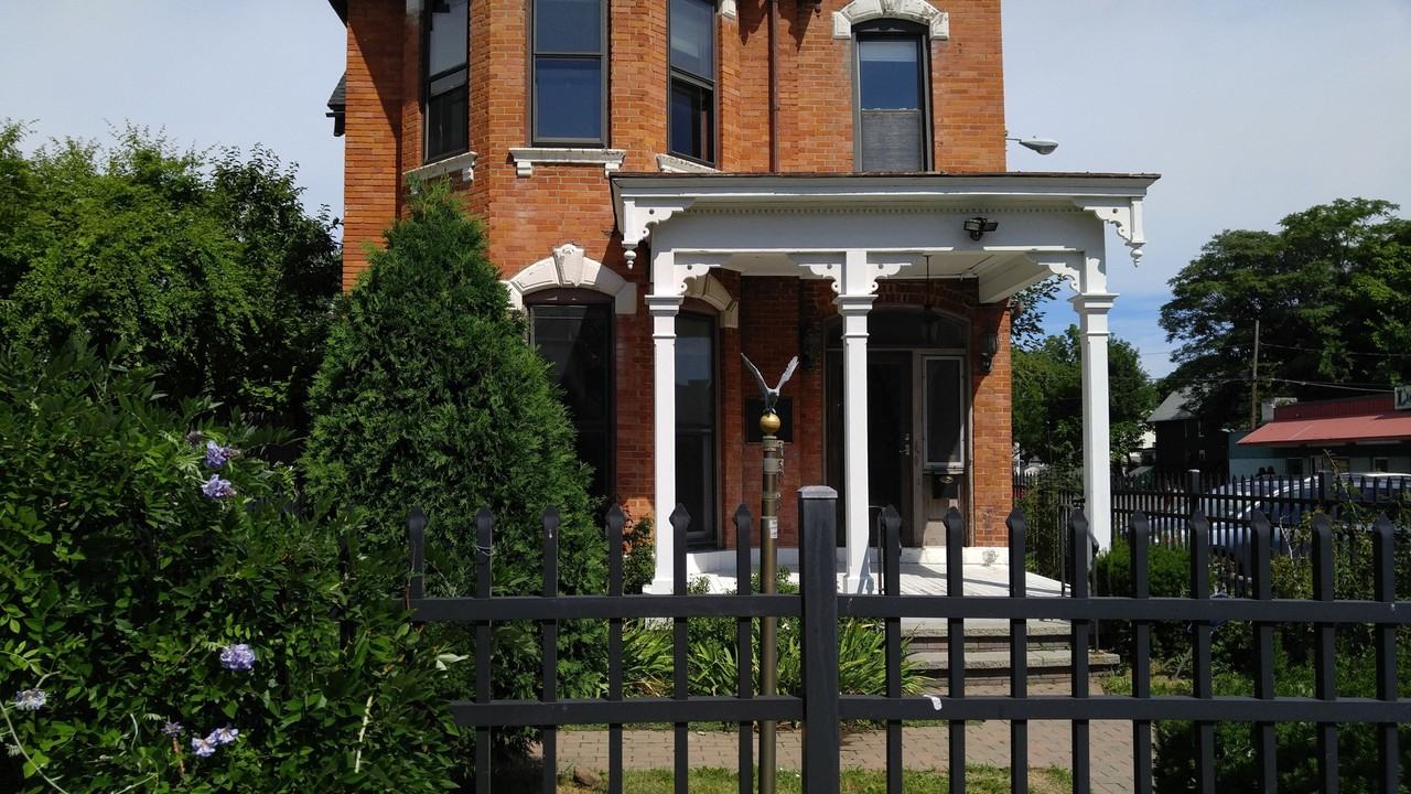 644 W Main St - Photo 2 of 43