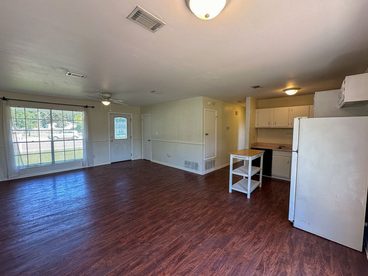 279 Airport Blvd - Photo 2 of 18