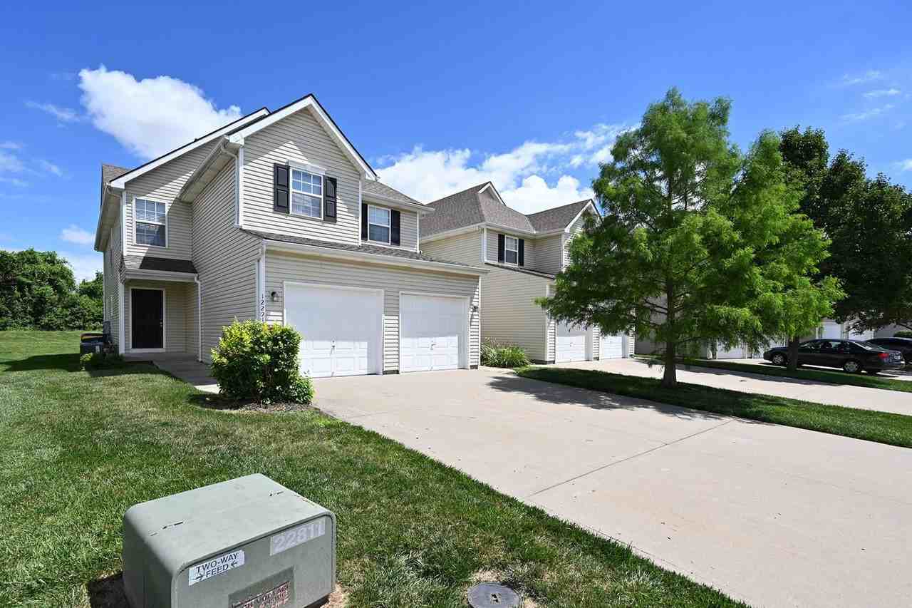 12291 Fox Creek Dr - Photo 2 of 32