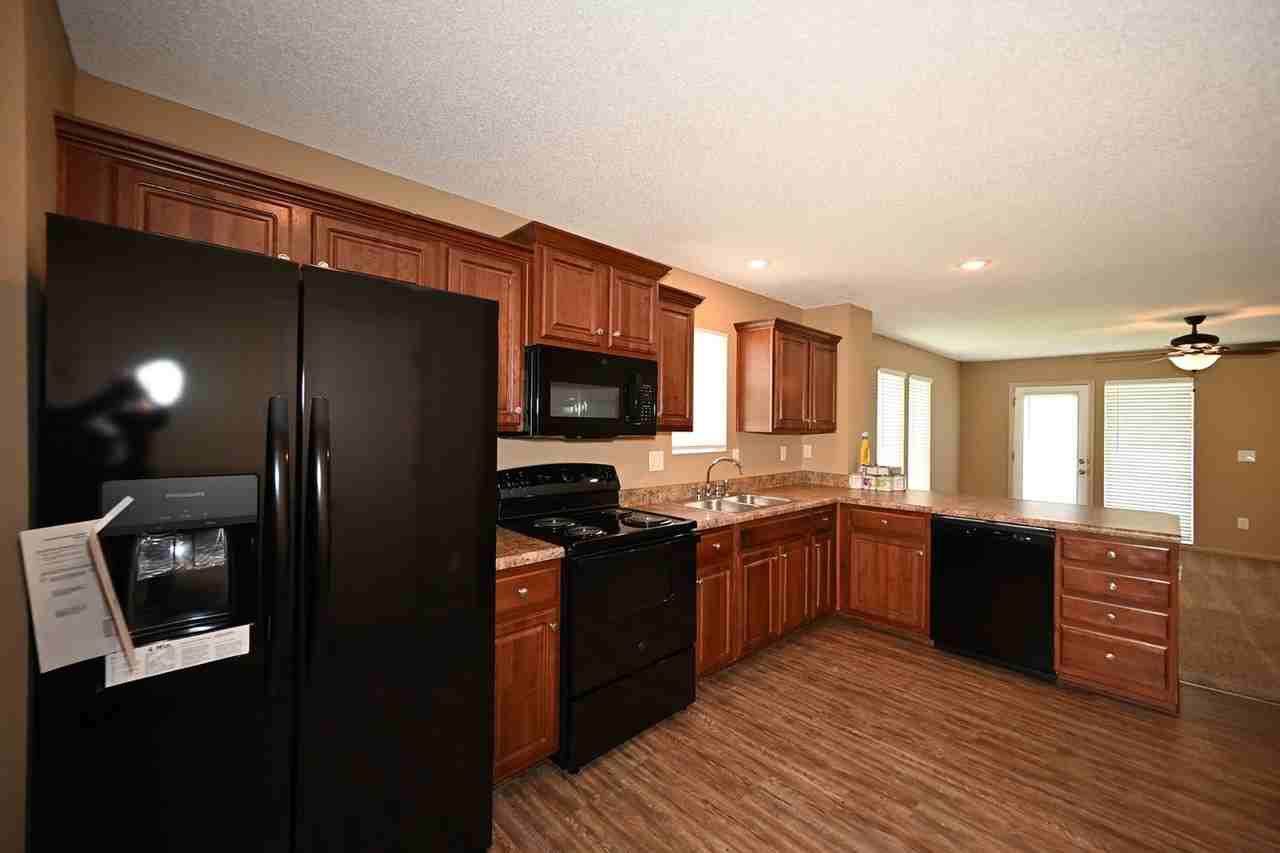 12291 Fox Creek Dr - Photo 3 of 32
