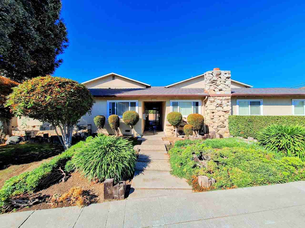 890 Burbank Dr #1 - Photo 5 of 27