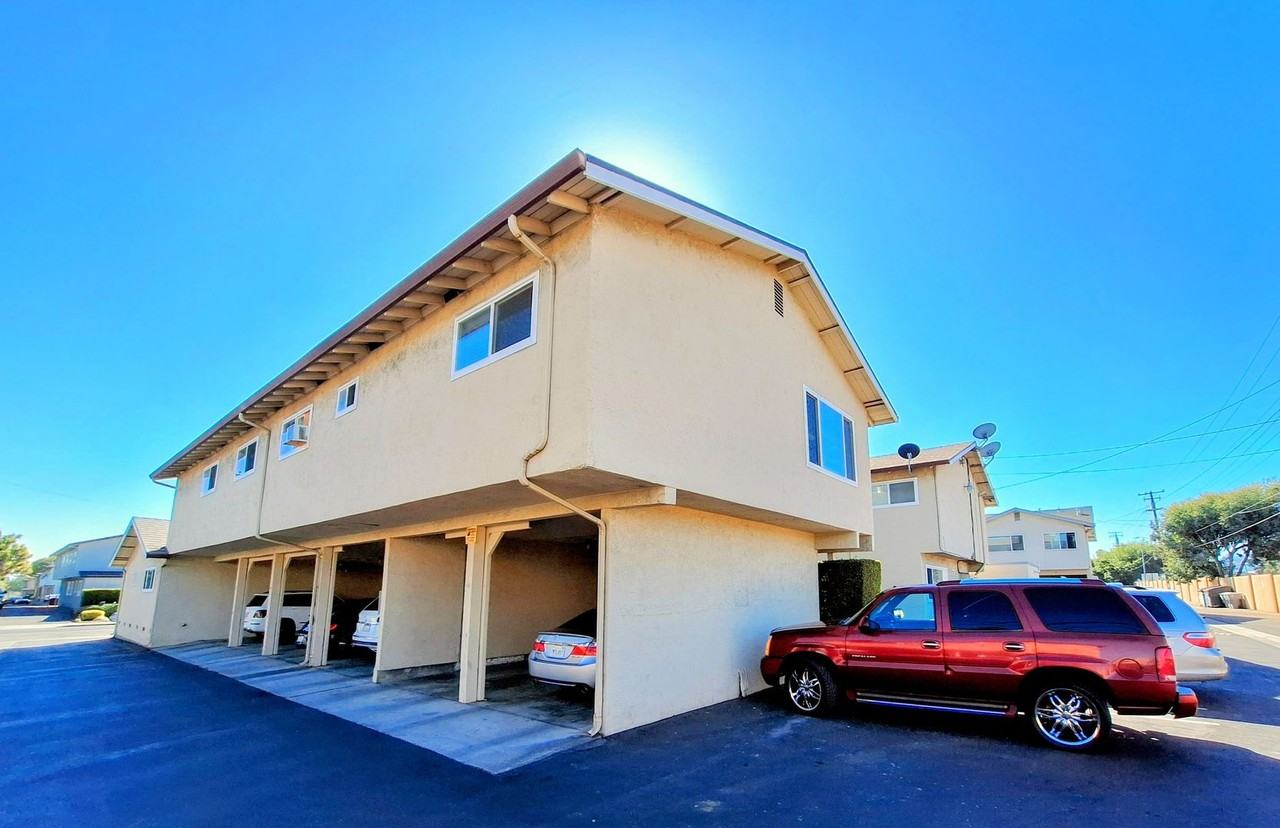 890 Burbank Dr #1 - Photo 6 of 27