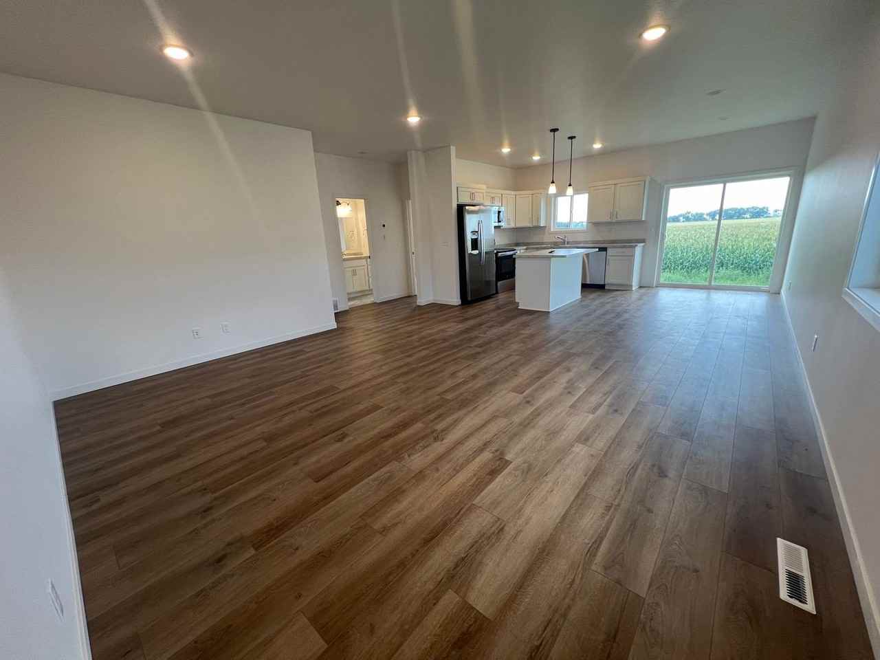 1610 6th Ave Ne - Photo 3 of 16