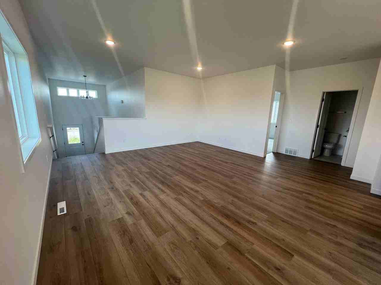 1614 6th Ave Ne - Photo 3 of 13