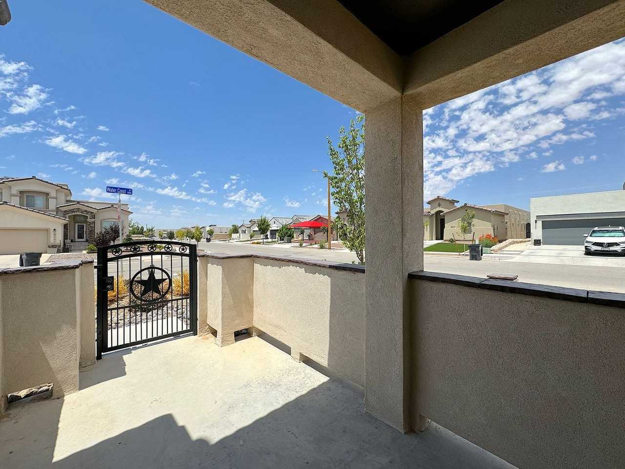 916 Watercrest Pl - Photo 2 of 34