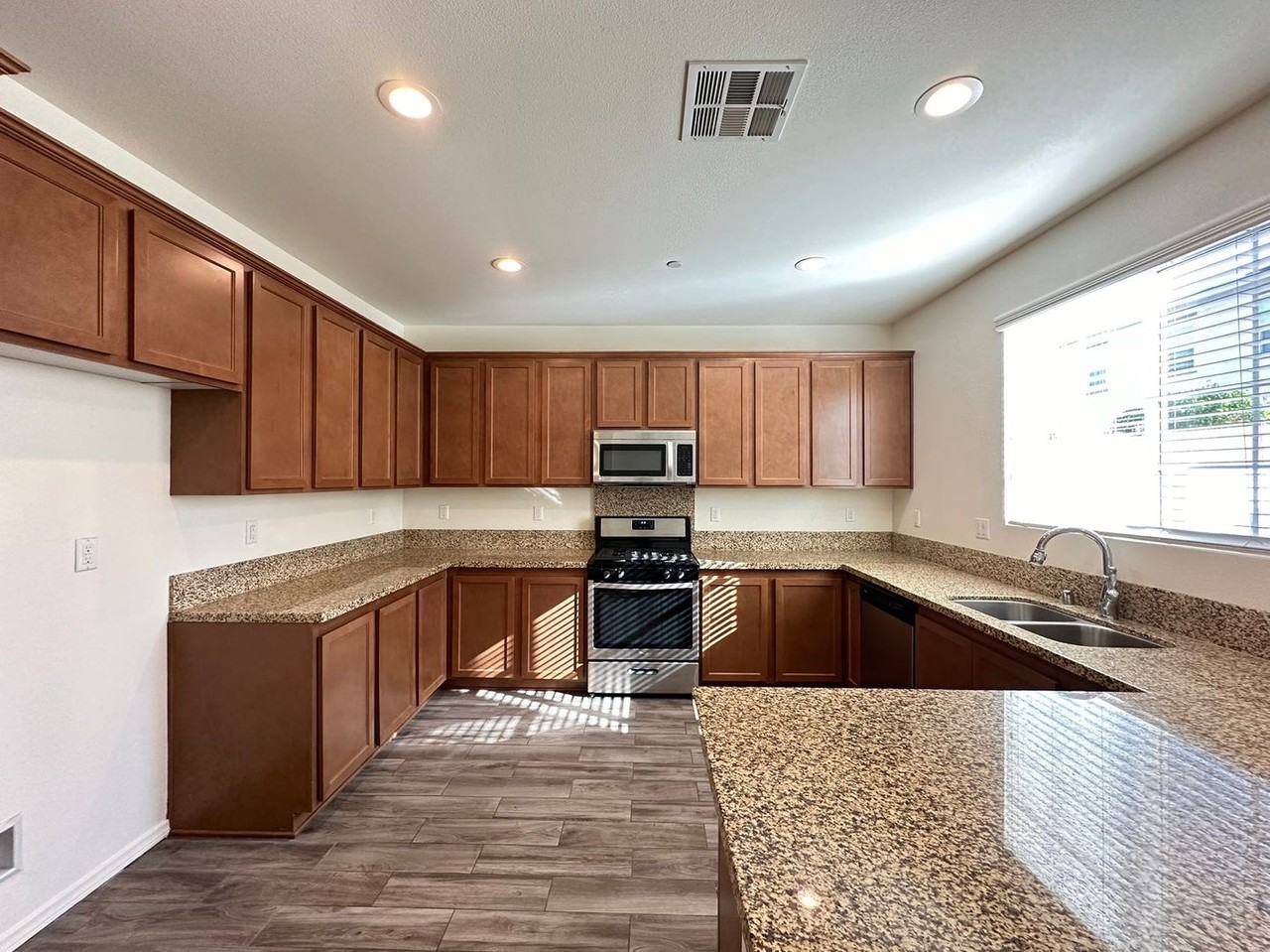6626 Mogano Dr - Photo 4 of 16