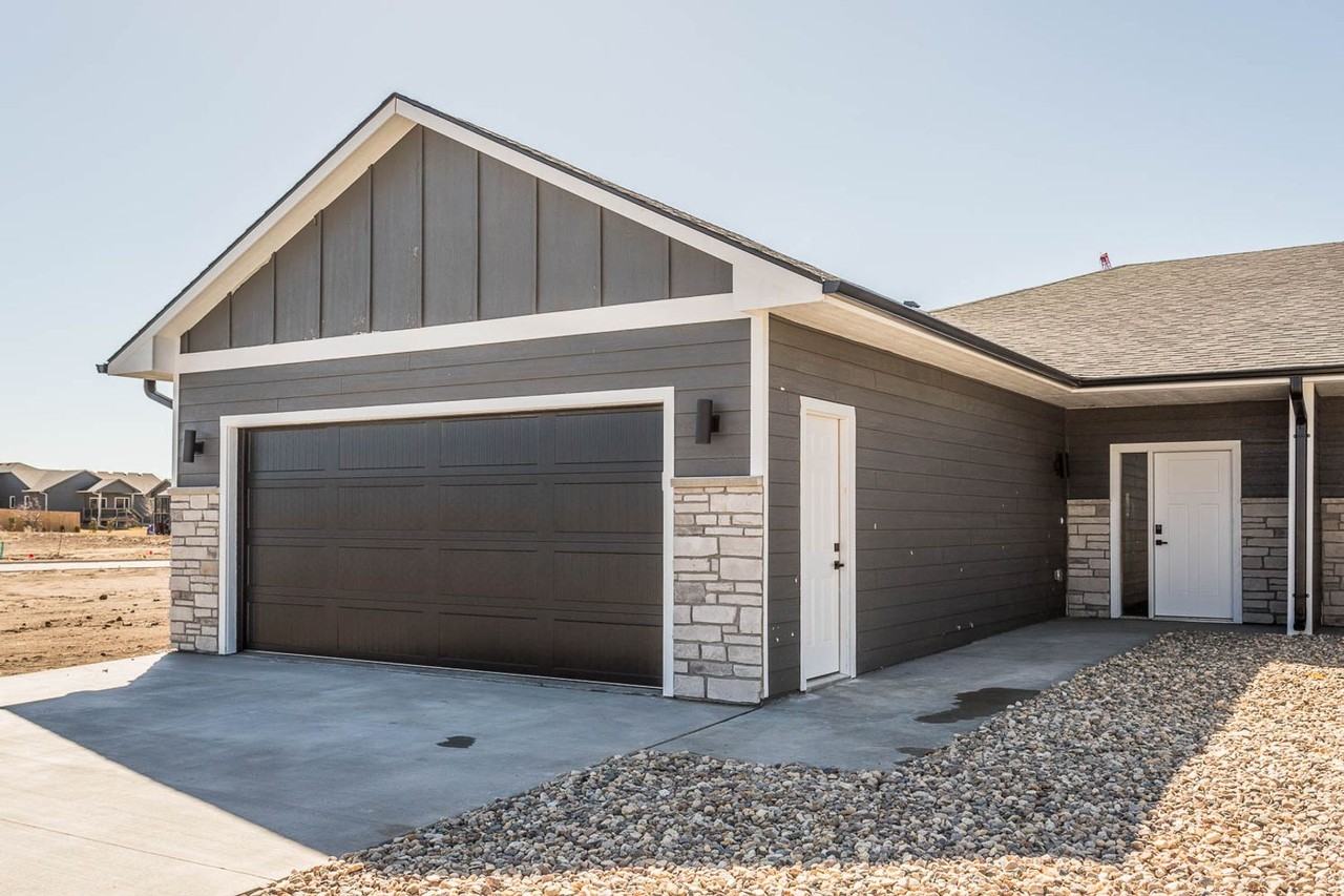 607 W Matthew Trl - Photo 2 of 18