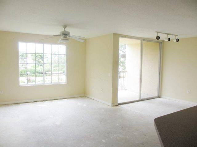 216 Villa Circle - Photo 3 of 4