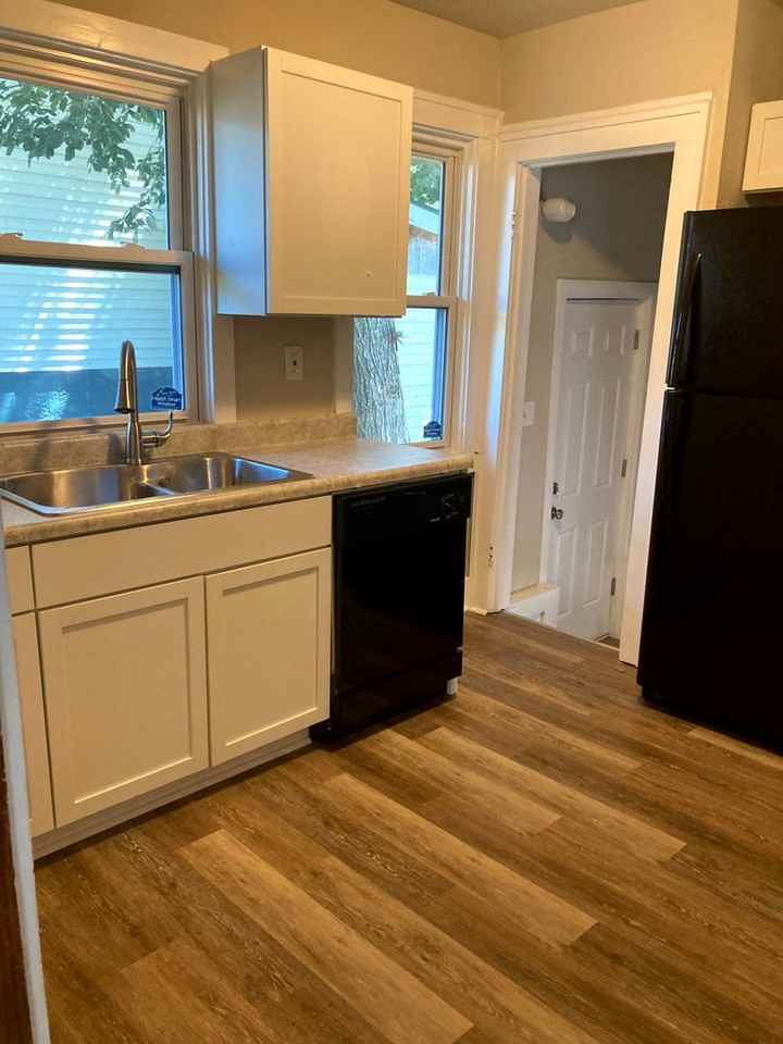 821 Grandview Ave - Photo 2 of 14