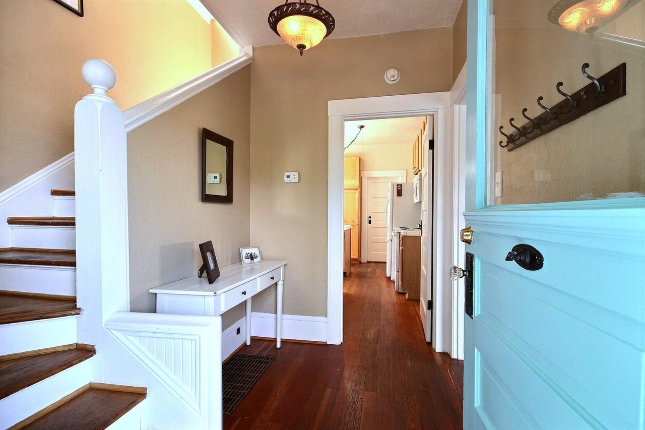 1821 Nw 23rd Pl - Photo 5 of 27