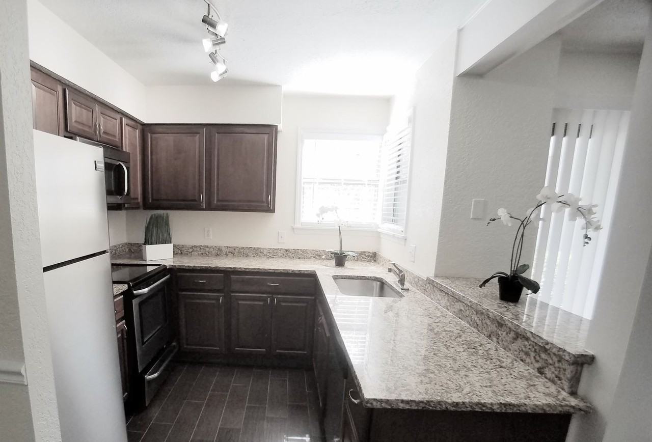 3020 Antique Oaks Cir #133 - Photo 2 of 37