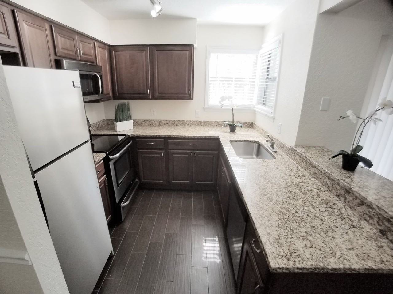 3020 Antique Oaks Cir #133 - Photo 6 of 37