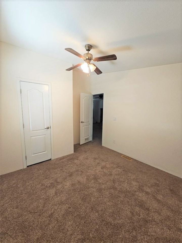 180 N Dorothy Ave - Photo 3 of 11