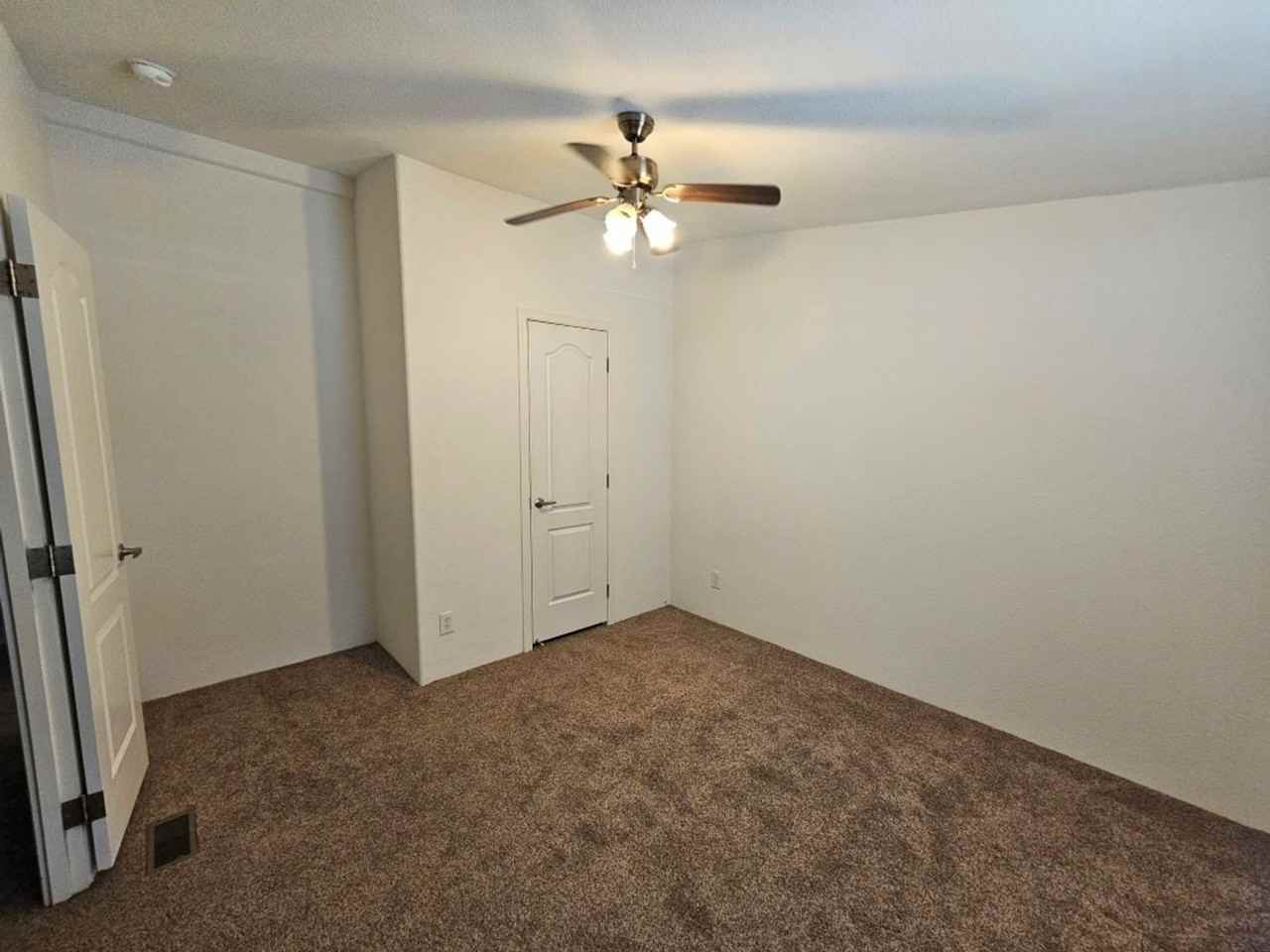 180 N Dorothy Ave - Photo 5 of 11