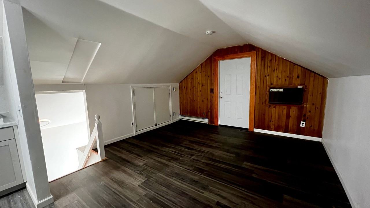 113 Bay Ave - Photo 3 of 8