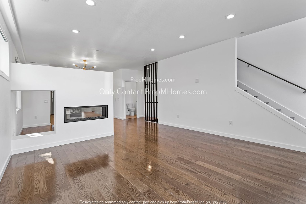 4479 Ne Rodney Ave #A - Photo 3 of 38