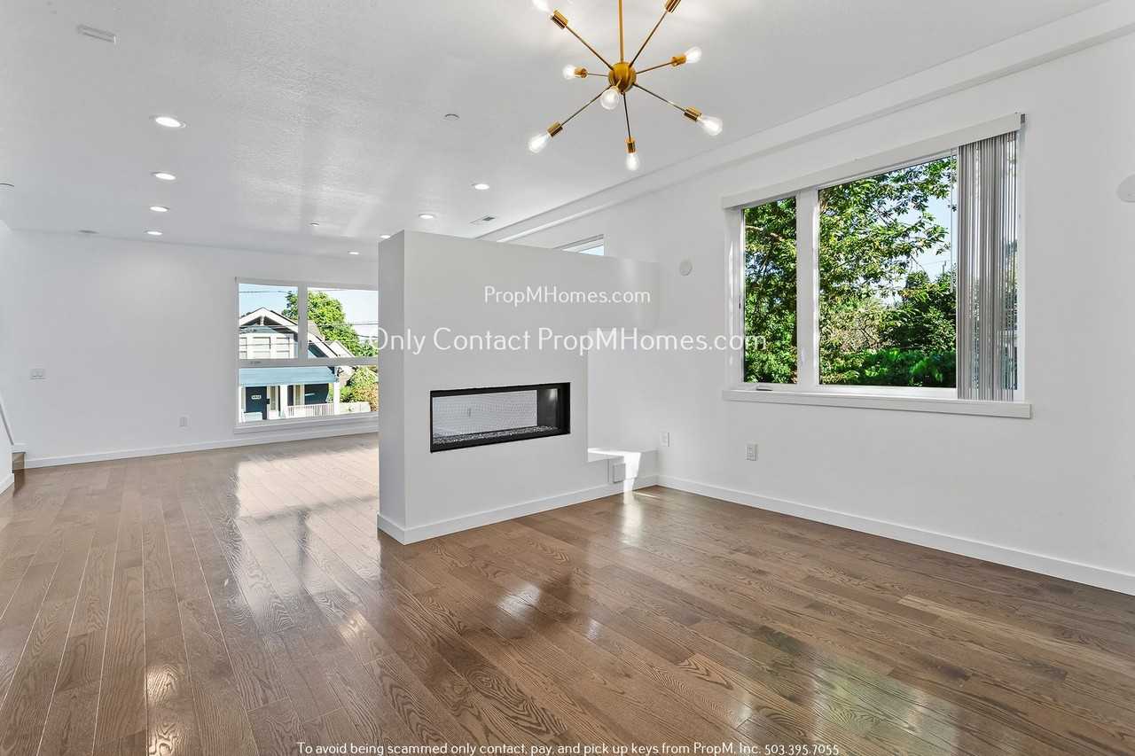 4479 Ne Rodney Ave #A - Photo 5 of 38