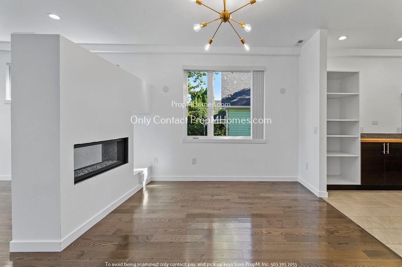 4479 Ne Rodney Ave #A - Photo 7 of 38